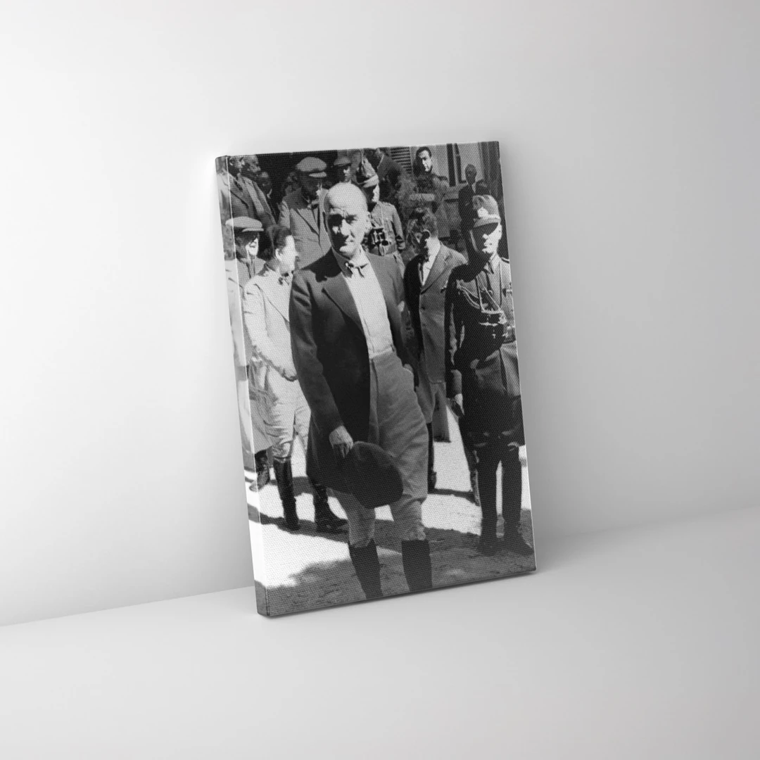 Halkı Selamlarken Atatürk Kanvas Tablo